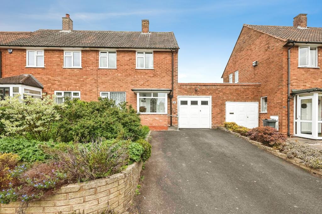 2 bedroom semi-detached house for sale