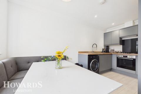 2 bedroom semi-detached house for sale, Lime Avenue, Oulton