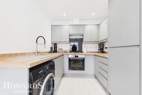 2 bedroom semi-detached house for sale, Lime Avenue, Oulton