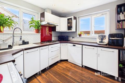 2 bedroom maisonette for sale, West Ewell KT19