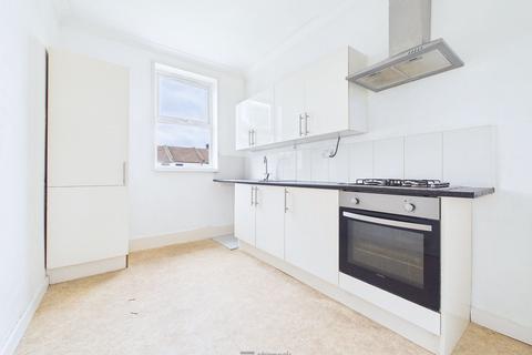 2 bedroom flat to rent, Francis Avenue, Southsea, PO4