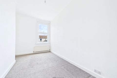 2 bedroom flat to rent, Francis Avenue, Southsea, PO4
