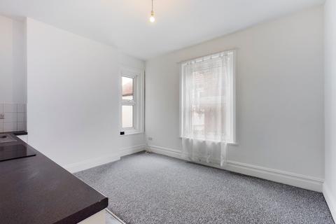1 bedroom flat to rent, Granada Road, Southsea, PO4