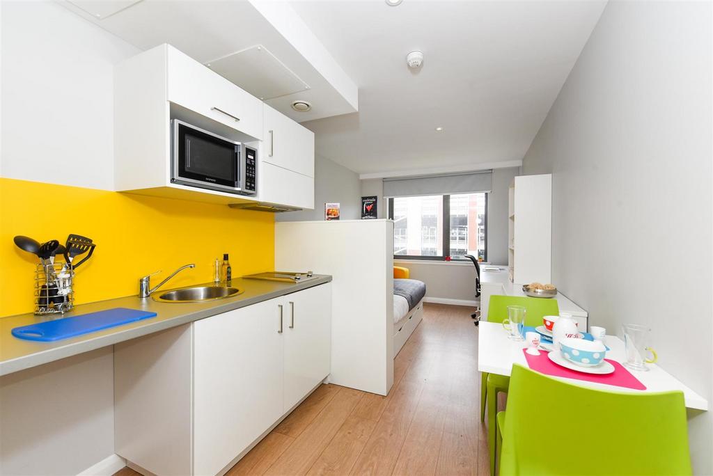 Apartment in Glasgow, Sighthill - View 4