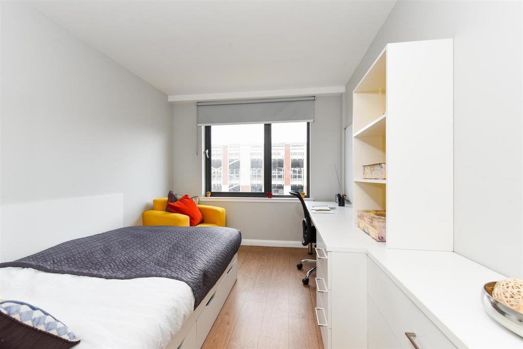 Apartment in Glasgow, Sighthill - View 5