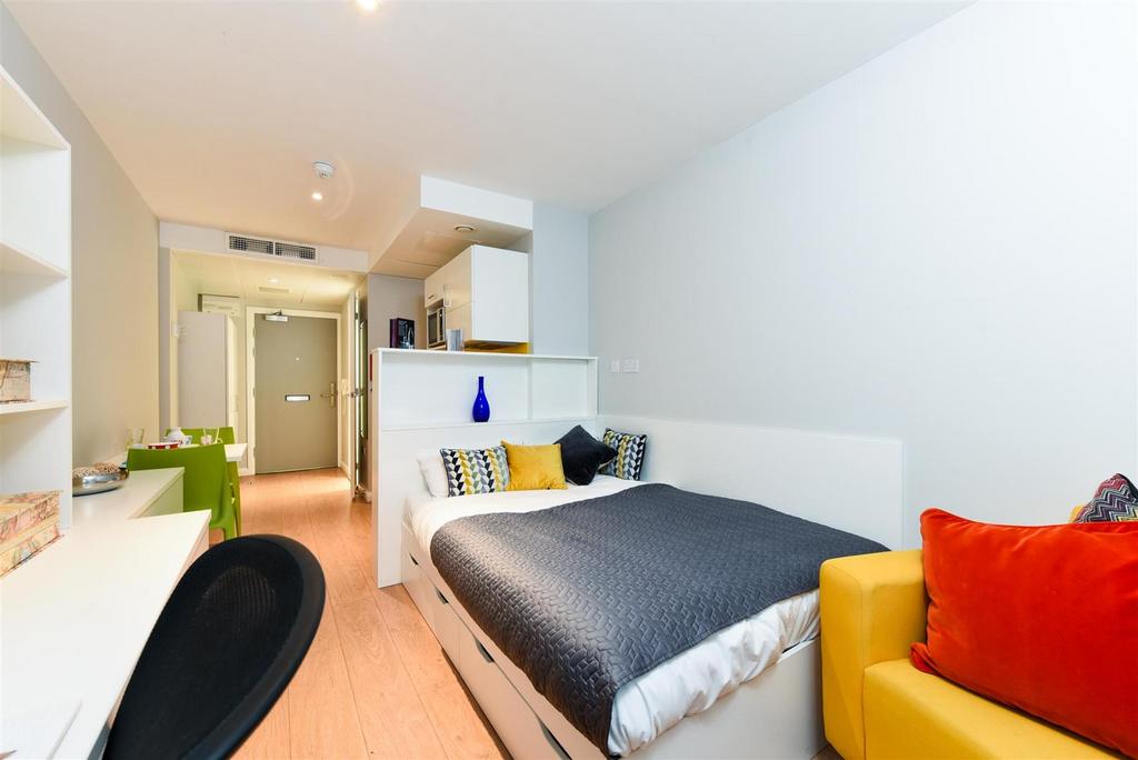 Apartment in Glasgow, Sighthill - More