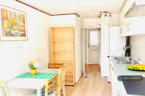 4 bedroom maisonette to rent, Earlsferry Way, London, N1