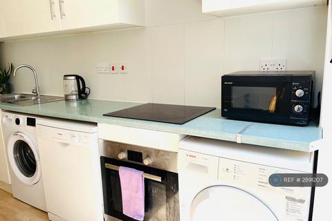 4 bedroom maisonette to rent, Earlsferry Way, London, N1