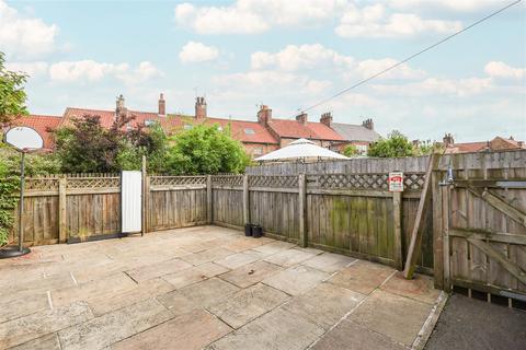 2 bedroom end of terrace house for sale, Bondgate Green Close, Ripon
