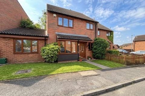2 bedroom house to rent, Rodgers Close, Borehamwood, WD6
