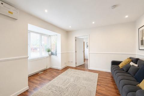 2 bedroom house to rent, Rodgers Close, Borehamwood, WD6