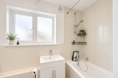 2 bedroom house to rent, Rodgers Close, Borehamwood, WD6
