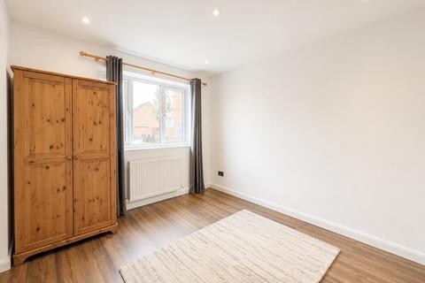 2 bedroom house to rent, Rodgers Close, Borehamwood, WD6