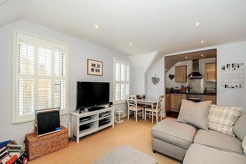 2 bedroom flat to rent, Church Street, Weybridge KT13