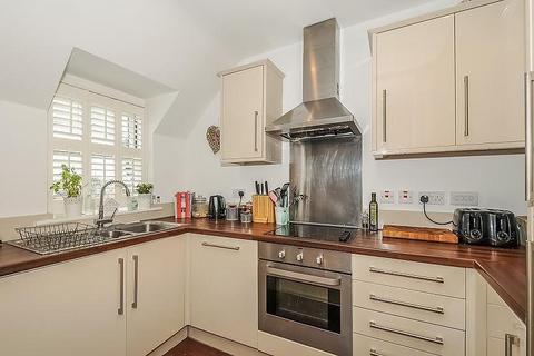 2 bedroom flat to rent, Church Street, Weybridge KT13