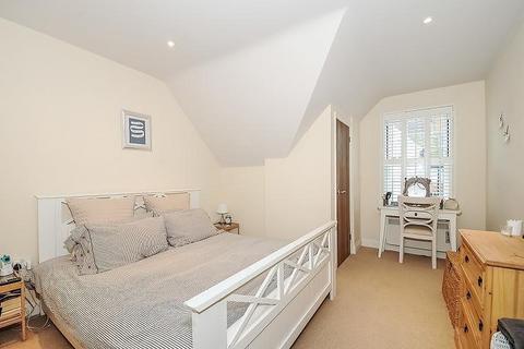 2 bedroom flat to rent, Church Street, Weybridge KT13