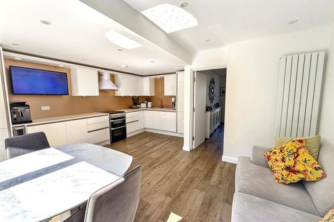 undefined, South Close, Barnet, EN5