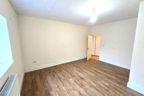 4 bedroom flat to rent, Clarence Street, Gloucester, GL1
