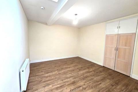 4 bedroom flat to rent, Clarence Street, Gloucester, GL1