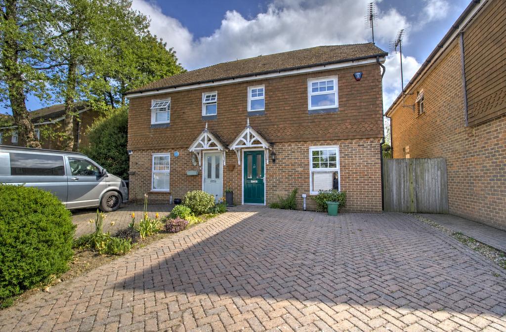 3 bedroom semi-detached house for sale in Crawley on OnTheMarket 3 bedroom semi-detached house for sale in Crawley on OnTheMarket