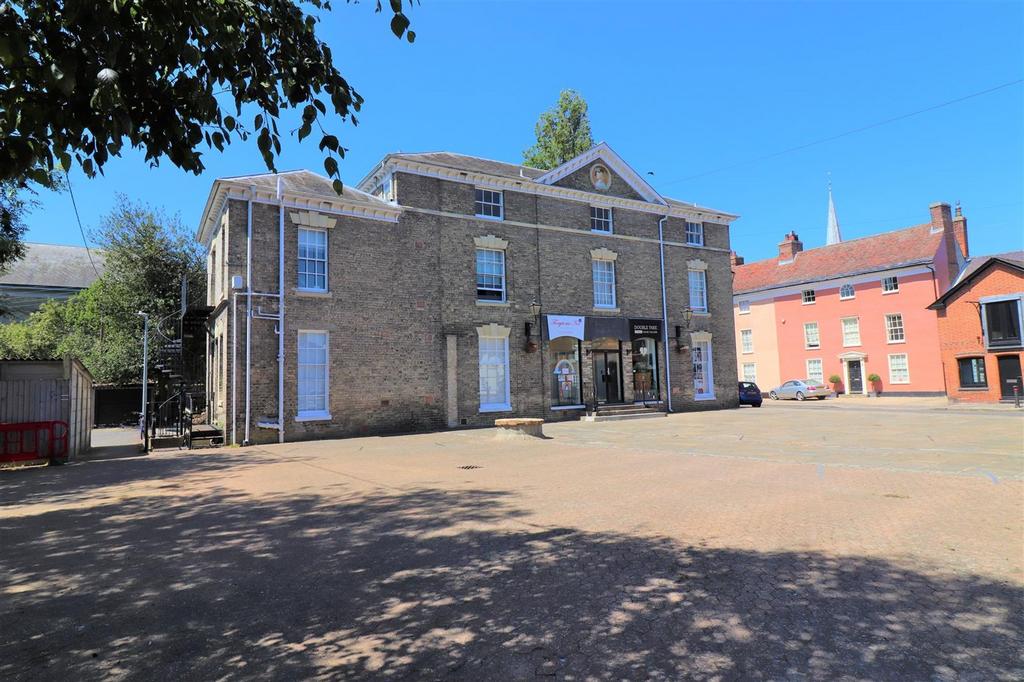 Hadlige Raje Market Place, Hadleigh, IP7 1 bed flat to rent - £825 pcm (£190 pw)
