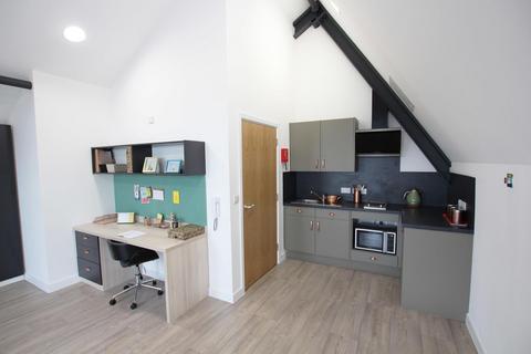 1 bedroom in a flat share to rent, Blackhorse Lane, London E17