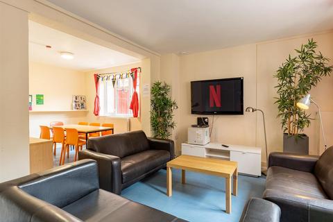 Studio to rent, Flodden Road, London SE5