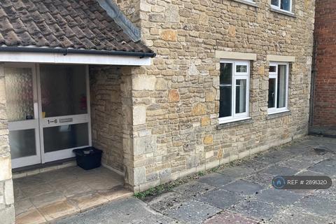 2 bedroom flat to rent, Park Lane, Chippenham, SN15
