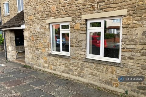 2 bedroom flat to rent, Park Lane, Chippenham, SN15