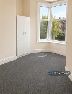 2 bedroom flat to rent, New Barn St, London, E13