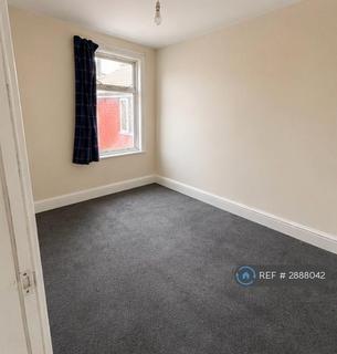 2 bedroom flat to rent, New Barn St, London, E13