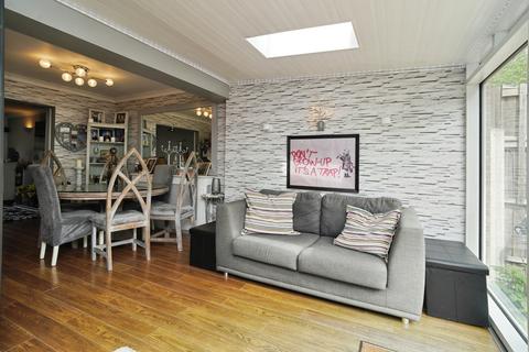 3 bedroom semi-detached house for sale, Helmsdale Close, Romford, RM1
