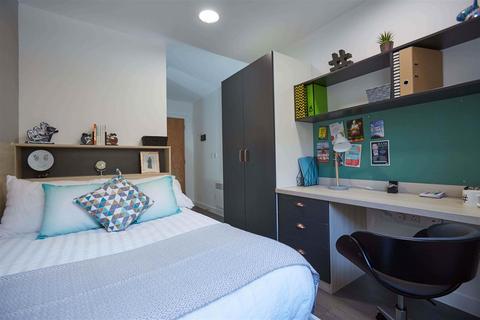 1 bedroom in a flat share to rent, Blackhorse Lane, London E17