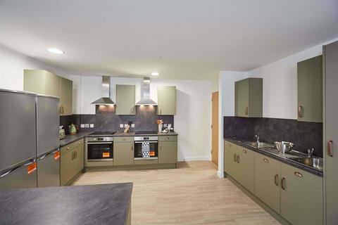 1 bedroom in a flat share to rent, Blackhorse Lane, London E17