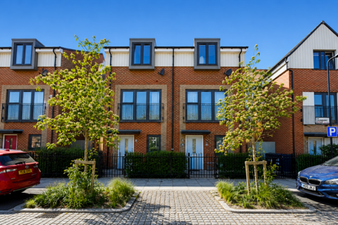 Isambard Road,  Southall, UB2