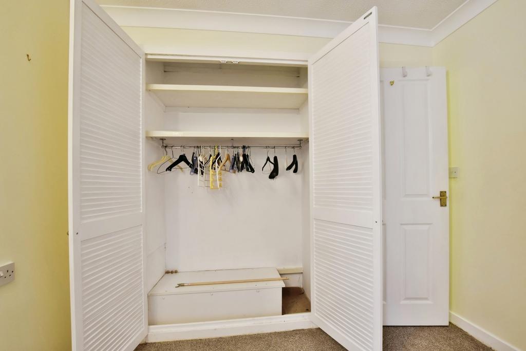 Walk-in wardrobe