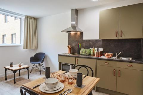 Studio to rent, Blackhorse Lane, London E17