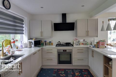 4 bedroom detached house to rent, Lingswood Park, Northampton