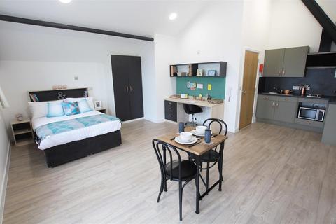 Studio to rent, Blackhorse Lane, London E17