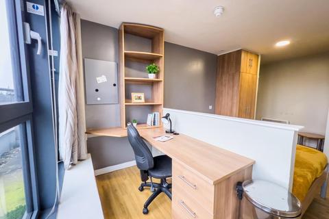 Studio to rent, Potterrow, Edinburgh EH8