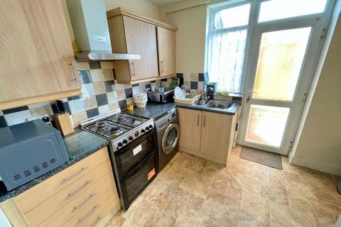 3 bedroom terraced house to rent, Hart Lane, Luton, Bedfordshire, LU2 0JH