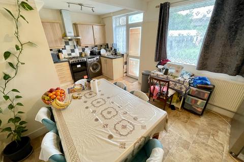 3 bedroom terraced house to rent, Hart Lane, Luton, Bedfordshire, LU2 0JH