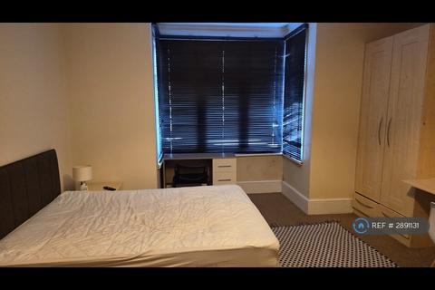 1 bedroom in a house share to rent, Stoke Road, Guildford, GU1
