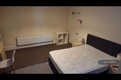 1 bedroom in a house share to rent, Stoke Road, Guildford, GU1
