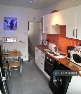 2 bedroom end of terrace house to rent, Bleak Street, Gomersal, BD19
