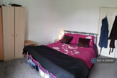 2 bedroom end of terrace house to rent, Bleak Street, Gomersal, BD19