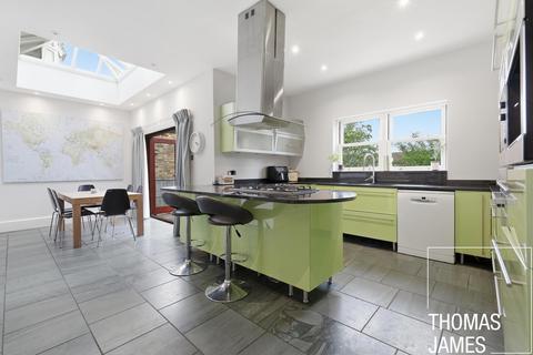 5 bedroom detached house for sale, Amberley Road, London, N13