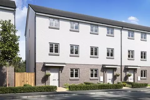 4 bedroom end of terrace house for sale