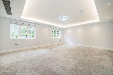 6 bedroom house to rent, The Drive, Uxbridge UB10