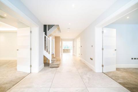 6 bedroom house to rent, The Drive, Uxbridge UB10